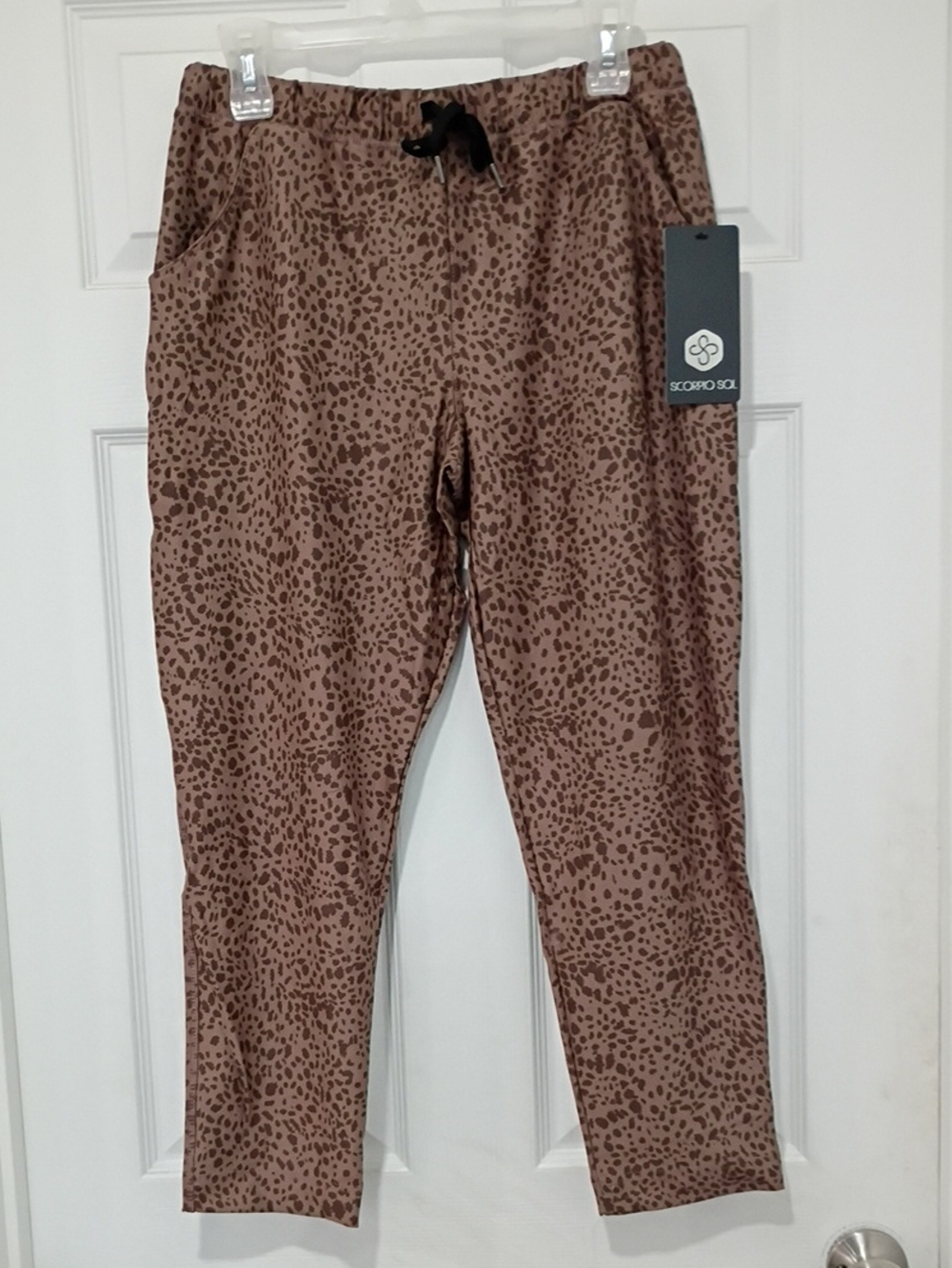 Scorpio Sol Women's Tan and Brown Leopard Print Leggings